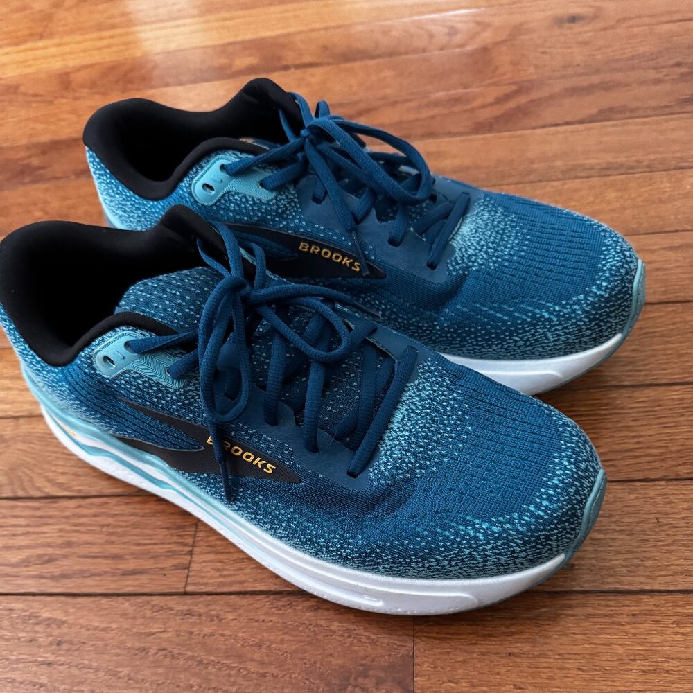 BROOKS Ghost Max (SIZE 11)